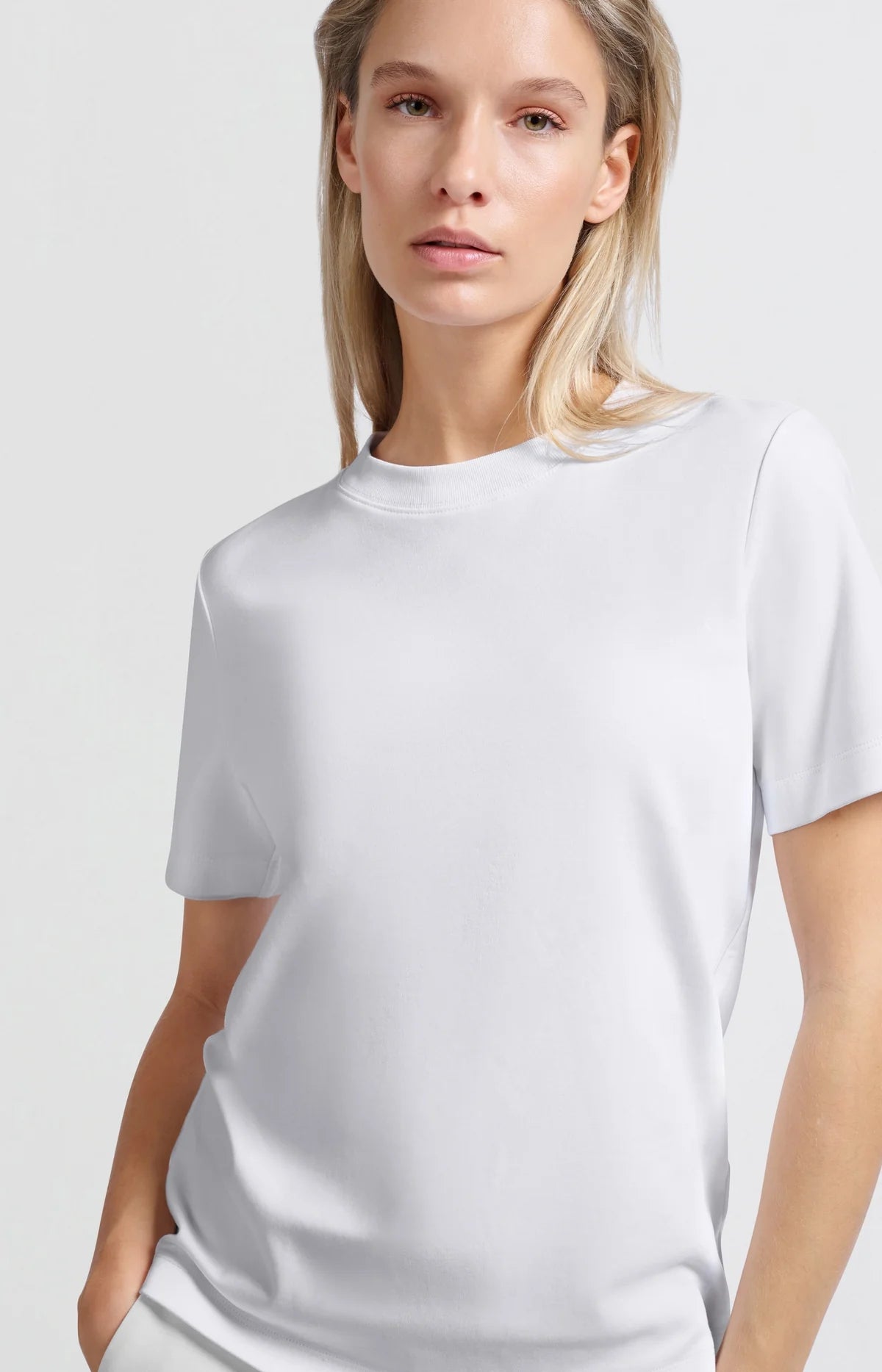 https://content.storeinfo.nl/applicatie/img/983/20250213115850_2419069_basictshirtwithshortsleevesandroundneckpurewhite6a00bbbf5393448daf9381cb4ffafad0.webp