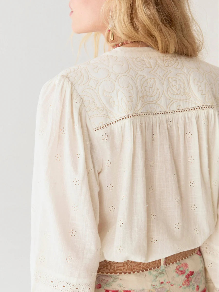 https://content.storeinfo.nl/applicatie/img/983/20250401121348_4080965_coletteblousemosaiqueivory835225900x.webp