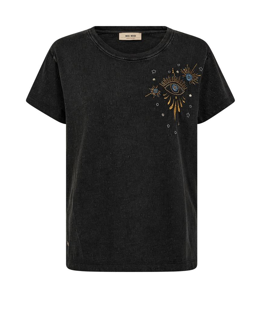 https://content.storeinfo.nl/applicatie/img/983/20250403114136_144611_HS251715108011MMMalkaOSSTeeBlack.jpg