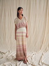 https://content.storeinfo.nl/applicatie/img/983/20250403114309_150503_170730354MMShaniZigZagVneckKnitPowderPink170720354MMHopiZigZagKnitSkirtPowderPink1.jpg