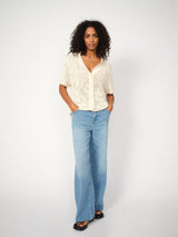 https://content.storeinfo.nl/applicatie/img/983/20250408115346_990465_170750180MMUneFlowerKnitCardiganEcru171940406MMDaraNoraJeansLightBlue.jpg