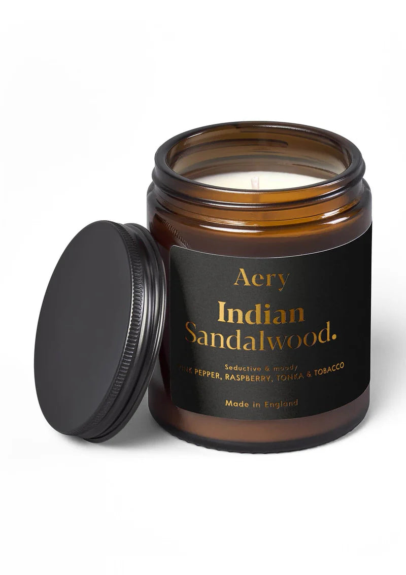 https://content.storeinfo.nl/applicatie/img/983/20250417143513_366150_AE0236AeryFernwehIndianSandalwoodJarCandle02WS1200x1700LO.webp