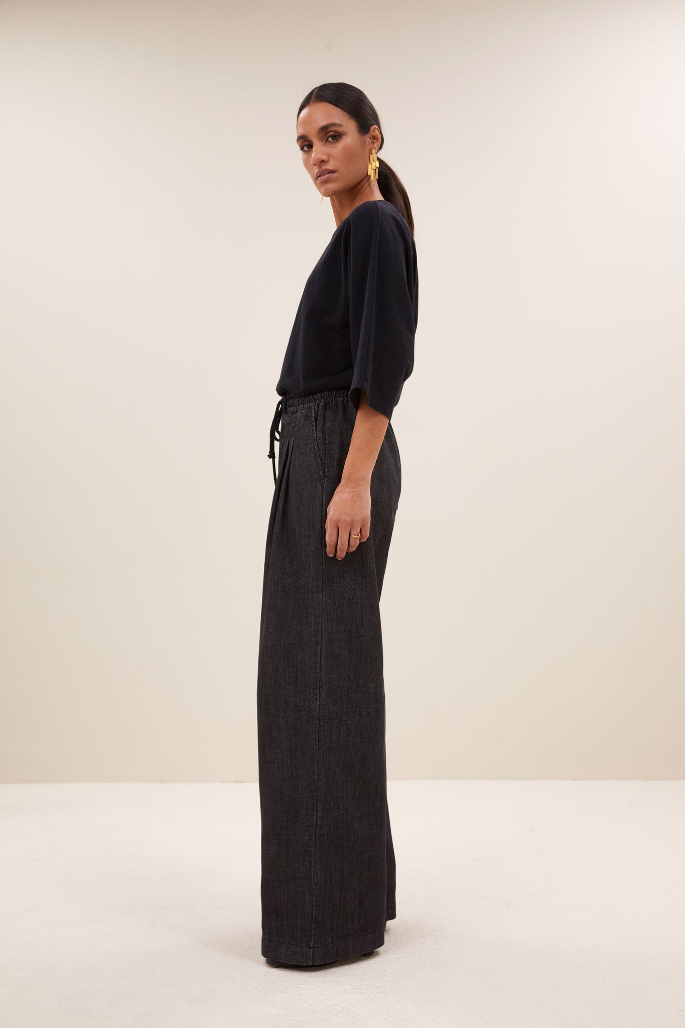 https://content.storeinfo.nl/applicatie/img/983/20250621114116_1551516_25518033861jetblack26245.jpg