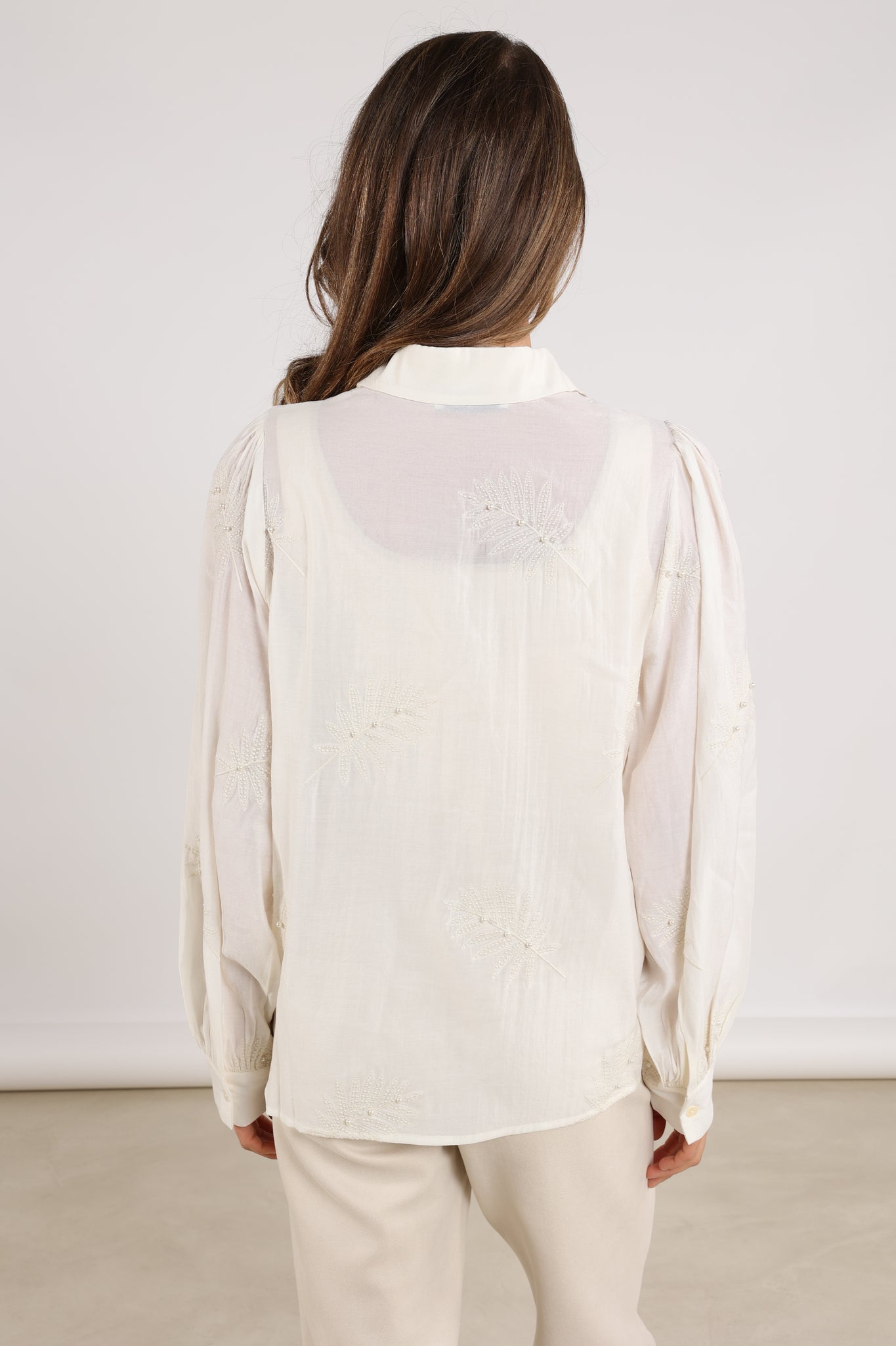 https://content.storeinfo.nl/applicatie/img/983/20250628161257_2404495_Milanovablousepearloffwhite4.JPG