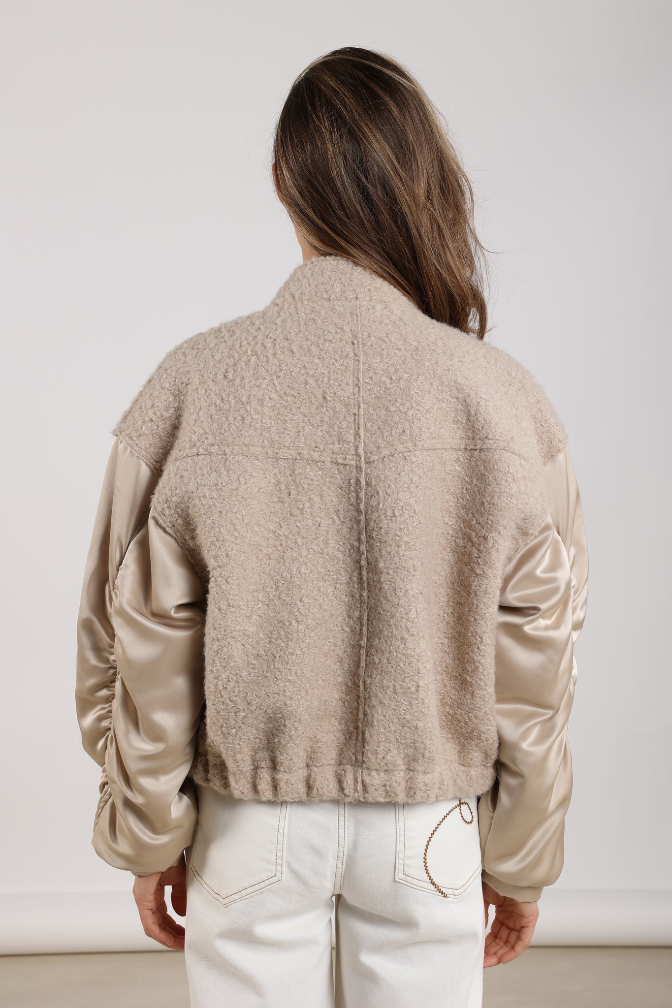 https://content.storeinfo.nl/applicatie/img/983/20250628162114_2401647_Baltimorejacketsatinsand4.JPG