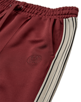 https://content.storeinfo.nl/applicatie/img/983/20250701112656_1747834_packshot22055511318Details1CMADASWEATPANTSRedPear.png