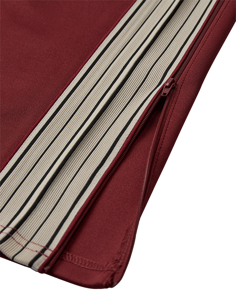 https://content.storeinfo.nl/applicatie/img/983/20250701112701_1751569_packshot22055511318Details21CMADASWEATPANTSRedPear.png
