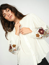 https://content.storeinfo.nl/applicatie/img/983/20250725163838_2574562_MOSMOSHfallwinter2025large174480871MMRosyGalleonJeansDarkGreyMelange173700180MMMysaPopliShirtEcru1.jpg