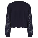 https://content.storeinfo.nl/applicatie/img/983/20250726163851_1814474_SuzannePulloverStrassnavyback.jpg