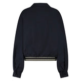 https://content.storeinfo.nl/applicatie/img/983/20250726164558_1818009_Oliviajacketnavyback.webp