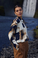 https://content.storeinfo.nl/applicatie/img/983/20250726165913_1815234_NoeriablousesandnavyJillpantsscubacamel1.webp