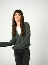 https://content.storeinfo.nl/applicatie/img/983/20250729174155_874126_MOSMOSHfallwinter2025large168520101MMDalaOSSBasicTeeWhite156830836MMThoraVNeckKnitCardiganUrbanChicv1.jpg