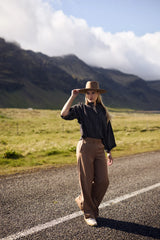 https://content.storeinfo.nl/applicatie/img/983/20250805121146_232138_SemepantscamelMayablousechecknavycamel2.webp