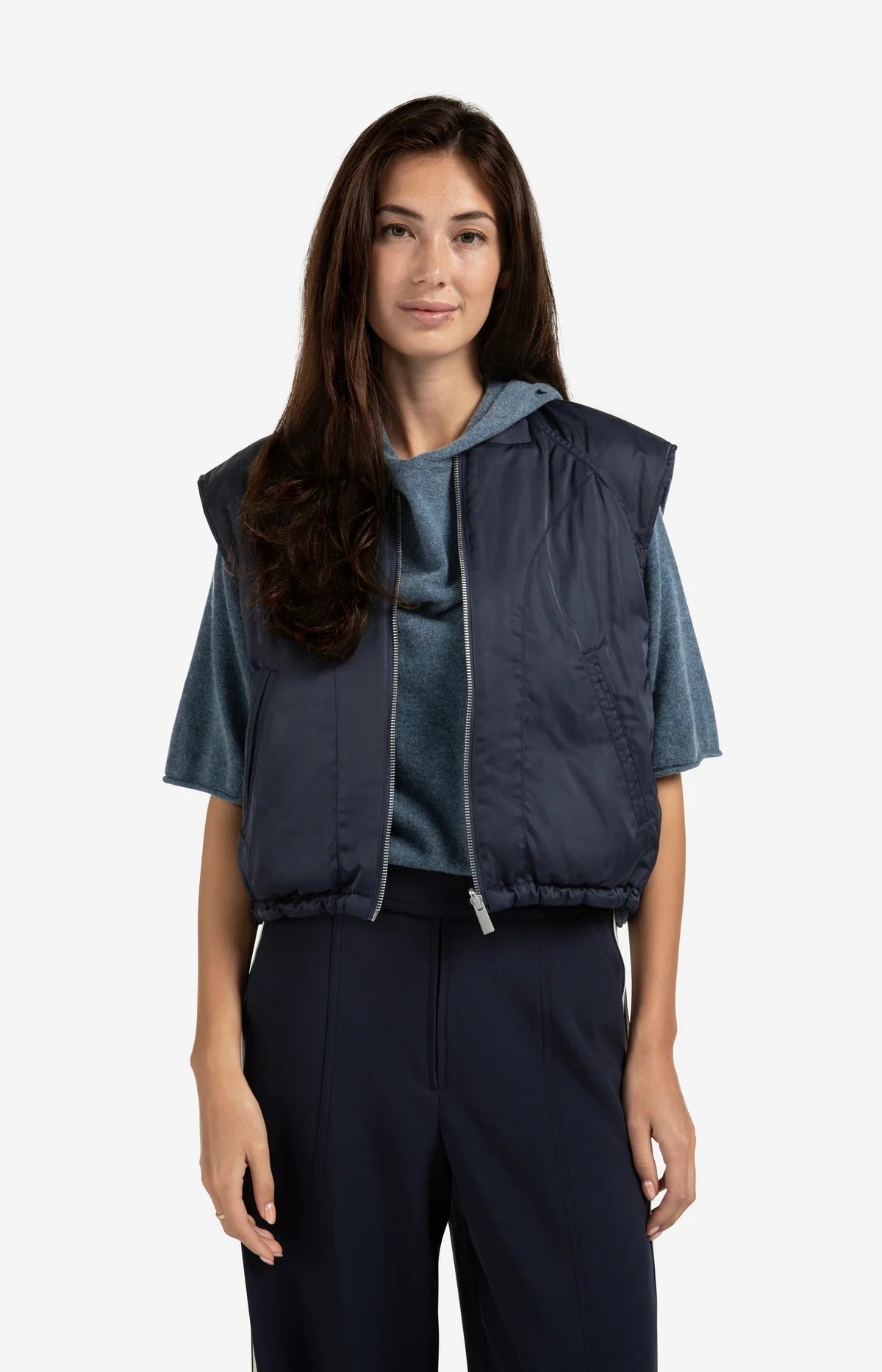 https://content.storeinfo.nl/applicatie/img/983/20250807163449_689537_reversiblepaddedbodywarmerwithzipclosure0a1aad672e6343e7ae57ab5cb8246e36.webp