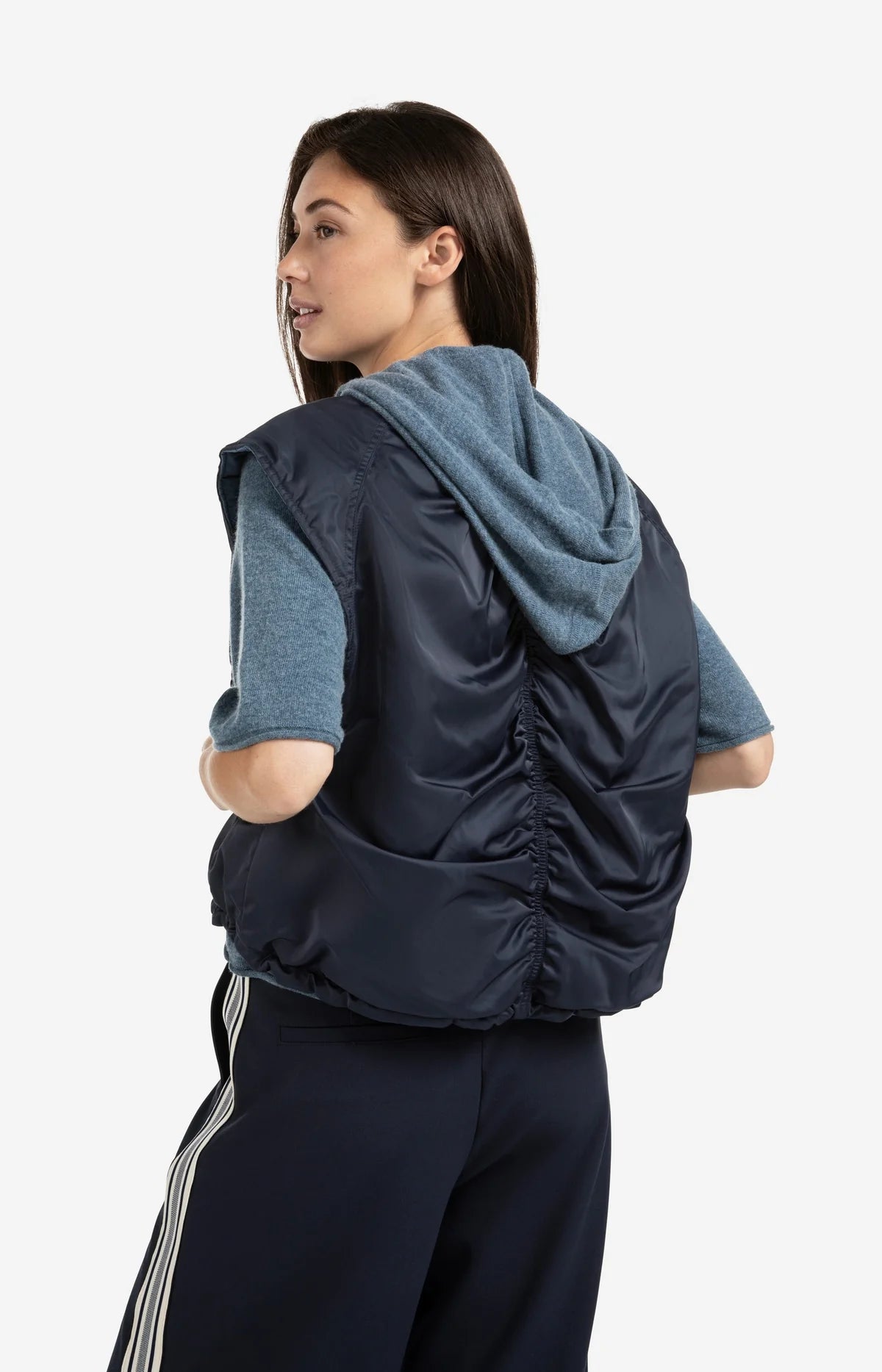 https://content.storeinfo.nl/applicatie/img/983/20250807163510_690861_reversiblepaddedbodywarmerwithzipclosure.webp