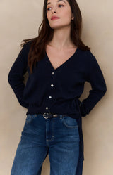 https://content.storeinfo.nl/applicatie/img/983/20250807164052_692933_cardiganwithvneckandtiewaist44a552693c9b478bab7f360602f2e7a1.webp