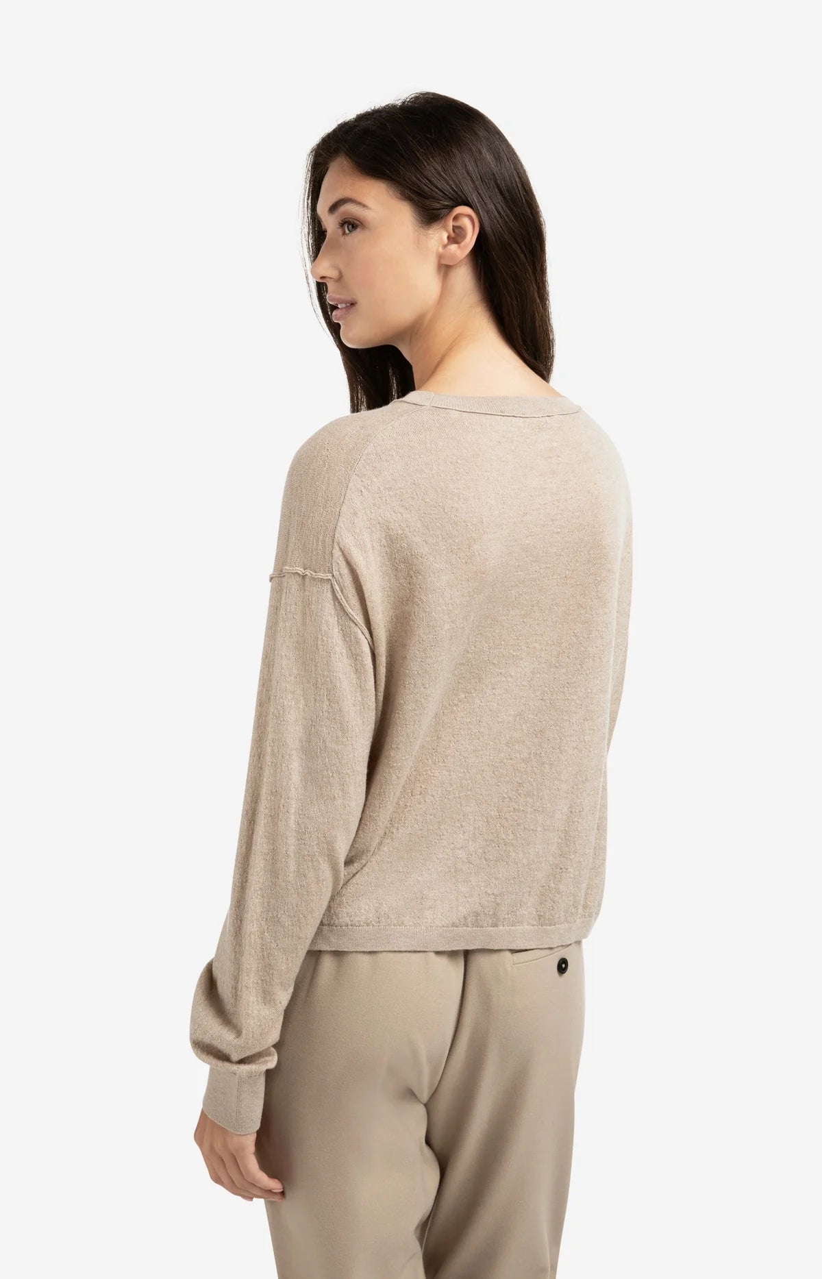 https://content.storeinfo.nl/applicatie/img/983/20250807164608_689238_texturedknittedsweaterwithroundneckline1.webp