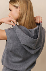https://content.storeinfo.nl/applicatie/img/983/20250807165008_693814_sleevelesshoodiewithzipperandhood1cb077edaebb64abf9cc8b1a904afe5aa.webp