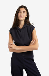 https://content.storeinfo.nl/applicatie/img/983/20250807165017_693814_sleevelesshoodiewithzipperandhood.webp