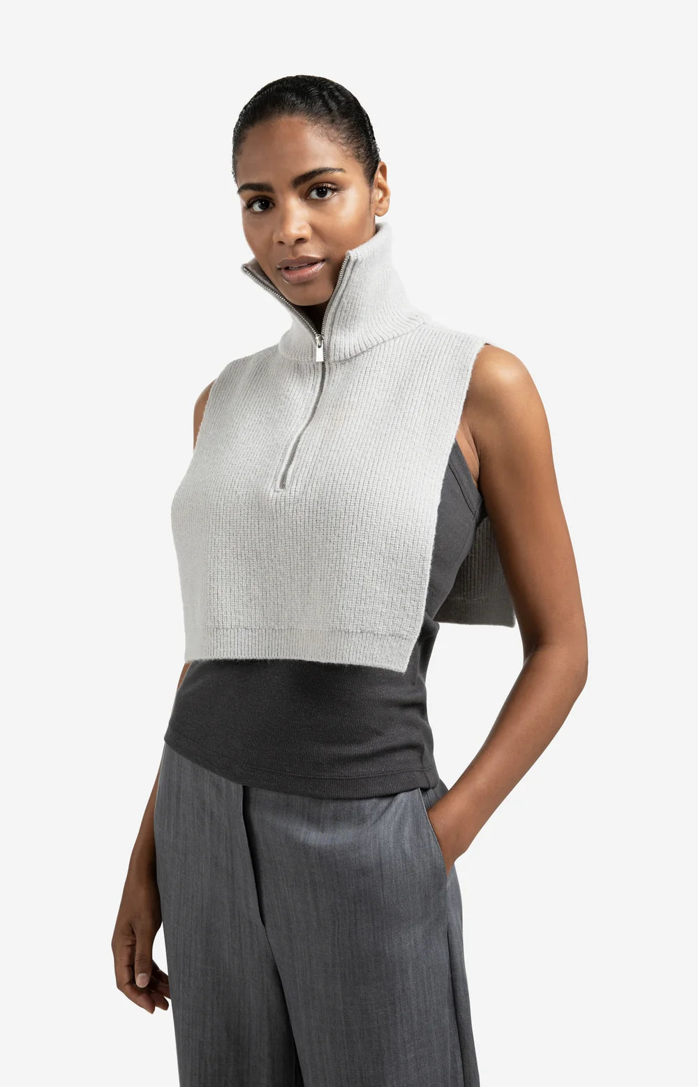 https://content.storeinfo.nl/applicatie/img/983/20250807170058_692481_knittedcollarwithhalfzipper34db39a72cb542bd954716fb3644e94c.webp
