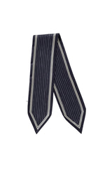 https://content.storeinfo.nl/applicatie/img/983/20250807170309_693476_scarfwithfinestripesandglossyfinishc00a0320e937483396a21f97b5f5413c.webp