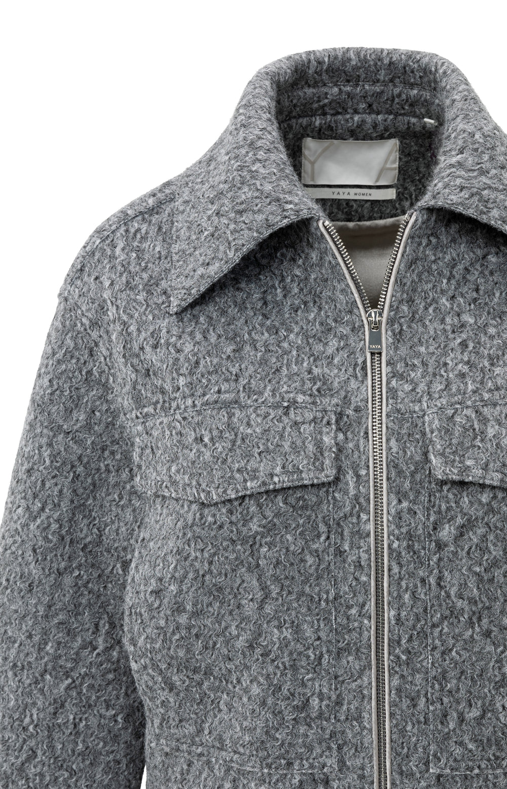 https://content.storeinfo.nl/applicatie/img/983/20250807170515_693994_shortbouclejacketwithzipandstandupcollar9e4e08ee14144061be3d390cc539210f.jpg