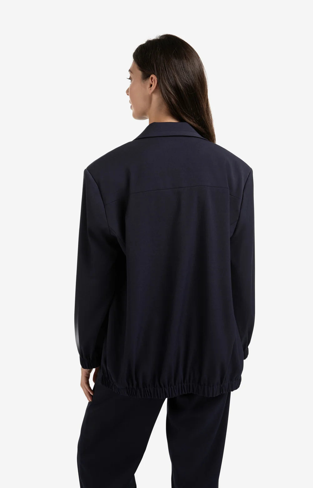 https://content.storeinfo.nl/applicatie/img/983/20250807170740_695253_loosefitblazerwithbomberdetails1846b0fb9efe54524a847bbb51ddffe2c.webp