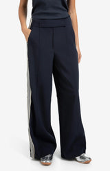 https://content.storeinfo.nl/applicatie/img/983/20250807170946_687605_highwaisttrouserswithsidestripes754dd7da6f784839bf1e85125fd9662e.webp