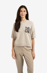 https://content.storeinfo.nl/applicatie/img/983/20250823171957_114583_knittedshortsleevesweaterwithartwork151c919c214864b2ca5654a19713656b1.webp
