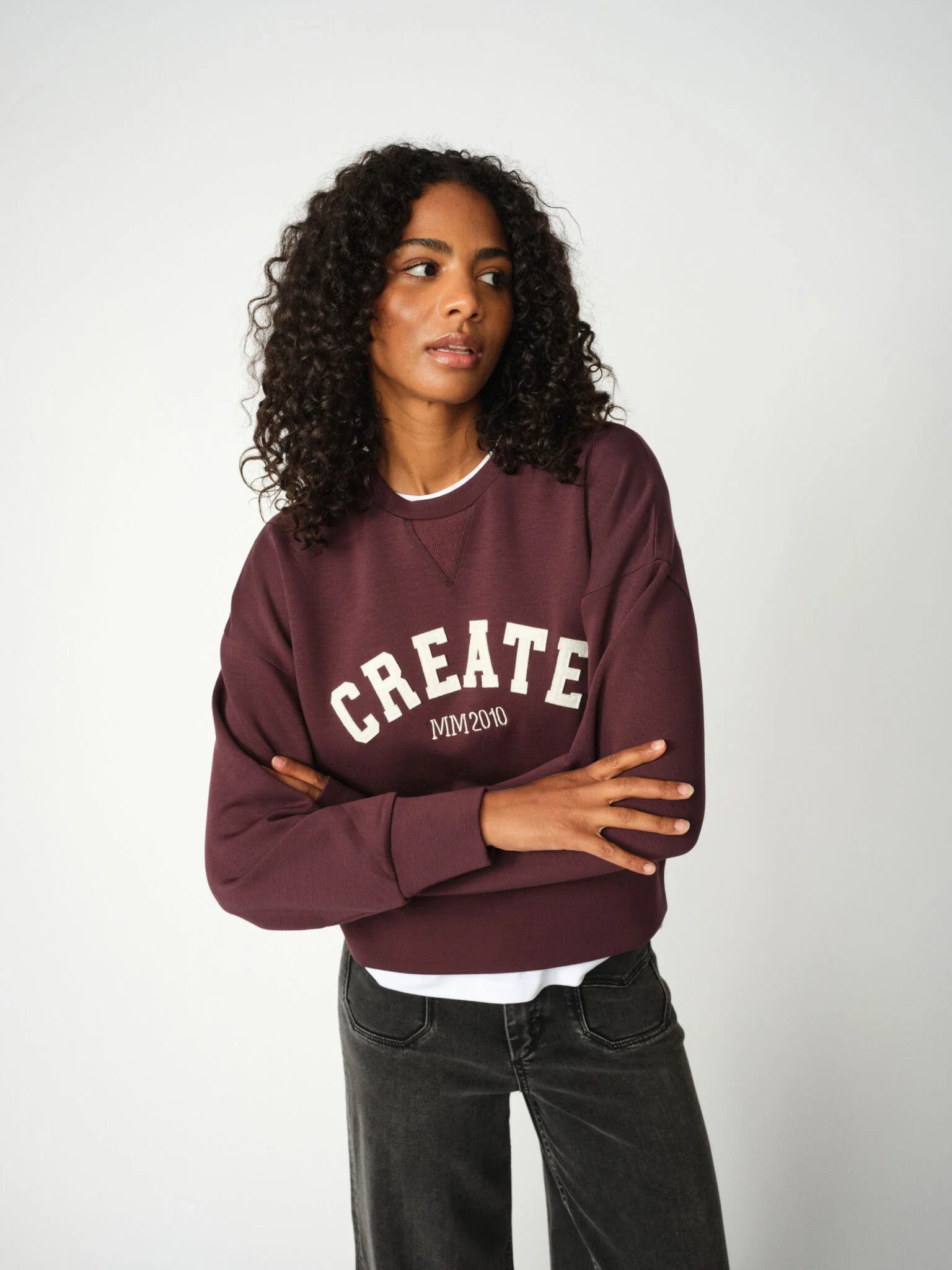 https://content.storeinfo.nl/applicatie/img/983/20250828143340_3120187_168520101MMDalaOSSBasicTeeWhite172371850MMColetteDeluxeJeansGrey168550159MMCelliOLSSweatshirtFudge12.webp