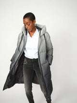 https://content.storeinfo.nl/applicatie/img/983/20250902105637_2222909_131730101MMMartinaShirtWhite166421850MMViceDeluxeJeansGrey154380861MMNovaDipDyeDownJacketDarkGrey.webp