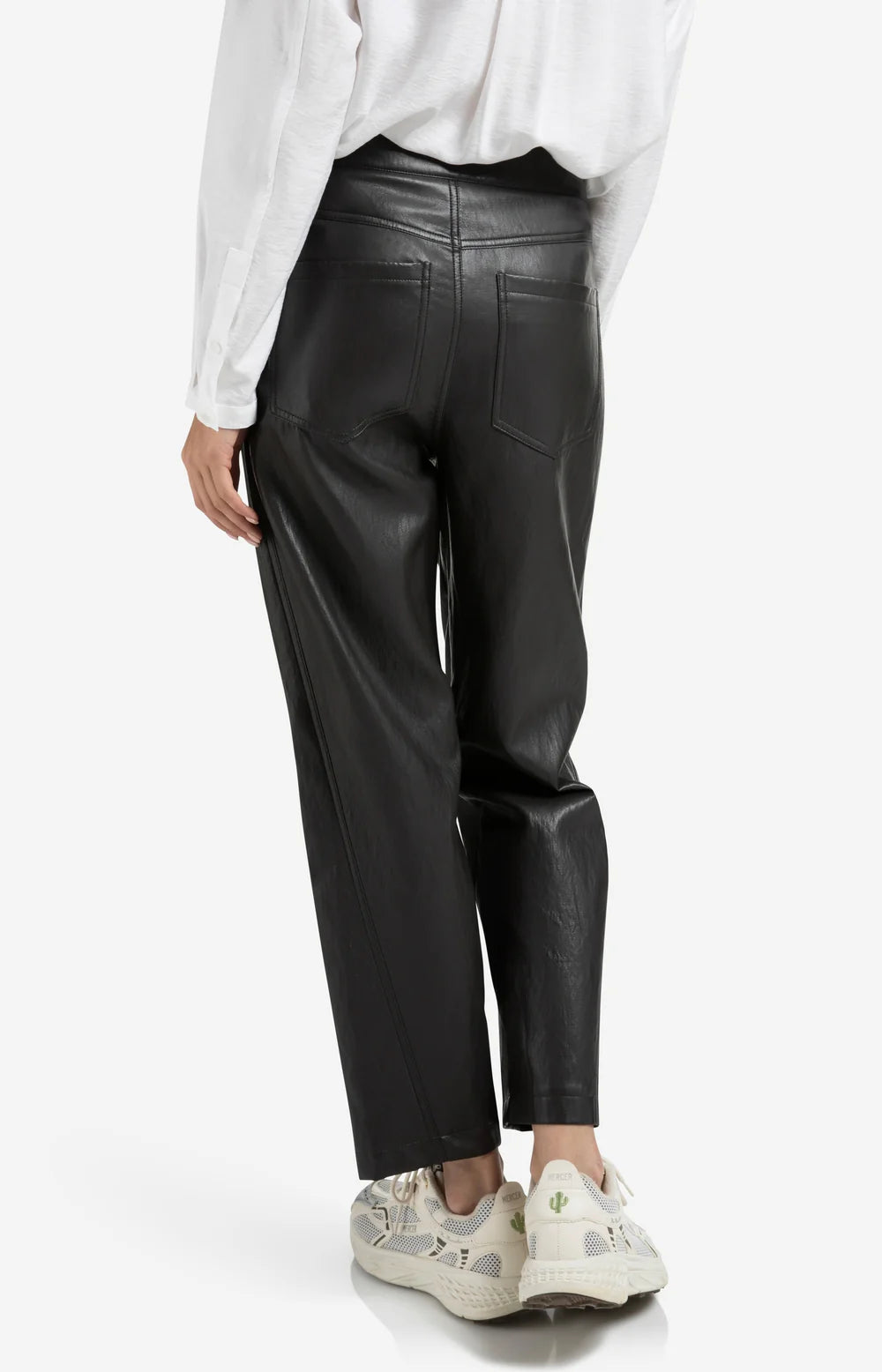 https://content.storeinfo.nl/applicatie/img/983/20250902162709_2334391_fauxleathertrouserswithseamdetails1fa608769d54a41f295f2c3ddd5b9fcb9.webp