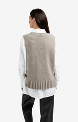 https://content.storeinfo.nl/applicatie/img/983/20250904152114_4125907_ribbedsleevelesssweaterwithsidebuckles1.webp