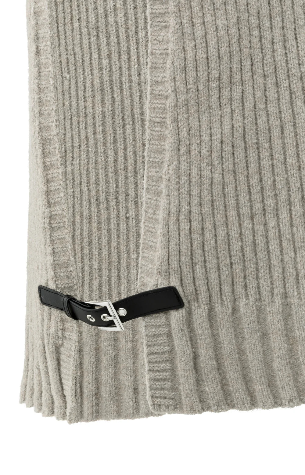 https://content.storeinfo.nl/applicatie/img/983/20250904152124_4130957_ribbedsleevelesssweaterwithsidebuckles1af99abf4303541ddad4f4eb1b2becb58.webp