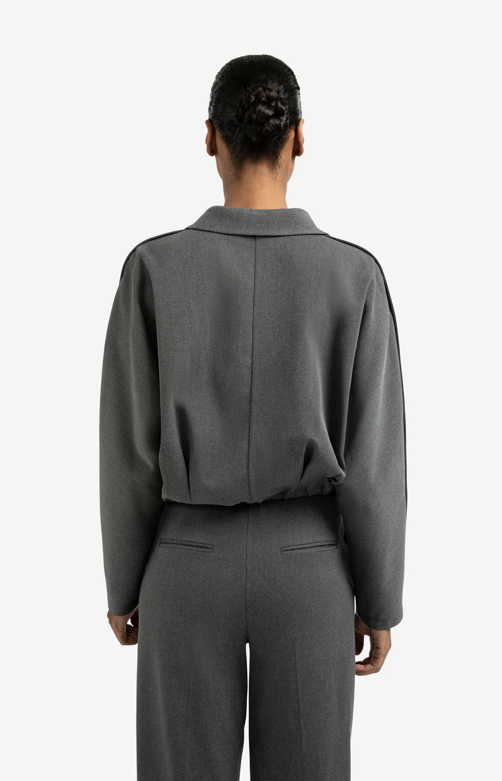 https://content.storeinfo.nl/applicatie/img/983/20250904155358_4128923_blousejacketwithwaistpleatsandtieclosure1b2433ba6ab2945c6b2a6ac43b1e8c7dd.webp