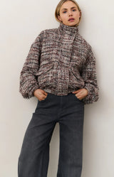 https://content.storeinfo.nl/applicatie/img/983/20250906165901_49348_bouclejacketwithfringesandstandupcollarb3bf1bb062a044698edac88360da4f94.webp