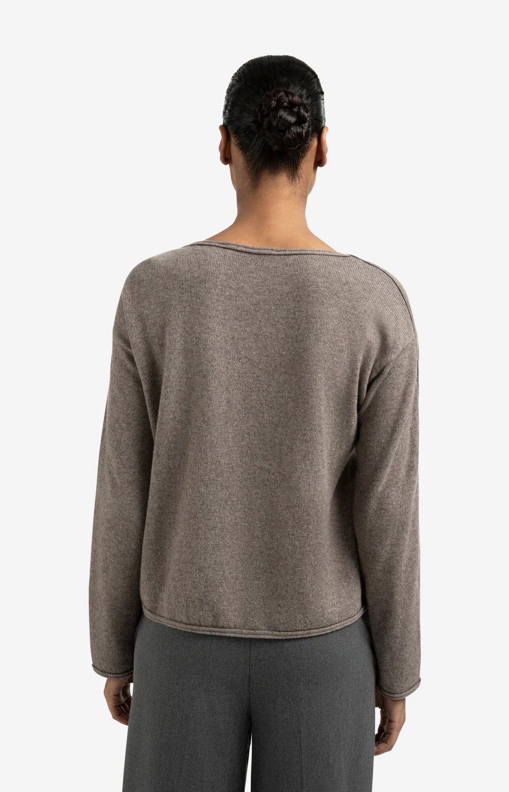 https://content.storeinfo.nl/applicatie/img/983/20250906170018_49348_boatnecksweaterwithrefineddecorativeseams17687c6a8cbb446b2b112ae7cb931a982.webp