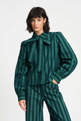 https://content.storeinfo.nl/applicatie/img/983/20250909111547_1318922_SP929001POMAmsterdamBLOUSEDenimStriped.jpg