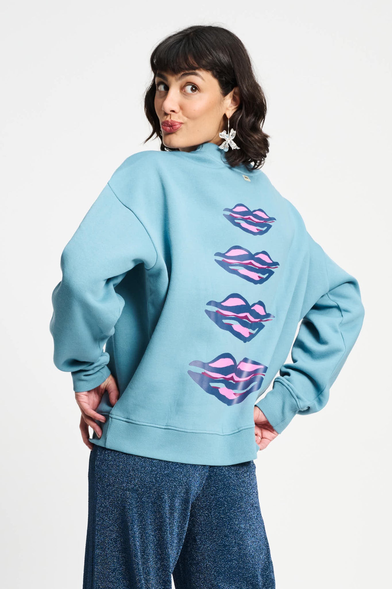https://content.storeinfo.nl/applicatie/img/983/20250909132805_1438662_pomamsterdamsweatersblue34sweaterdawnblue1191847205.jpg