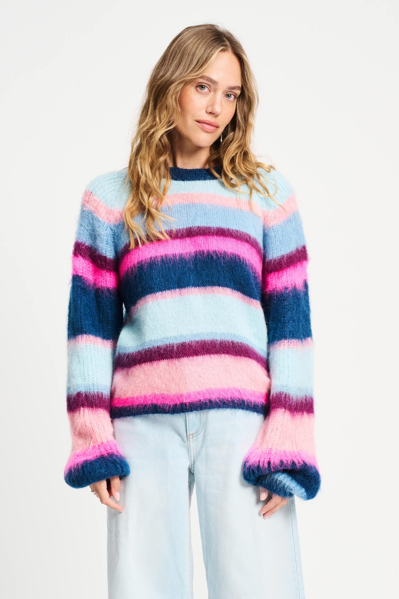 https://content.storeinfo.nl/applicatie/img/983/20250909132913_1436359_pomamsterdampulloversmulticolour34truibrushedstripesblue1191847231.jpg