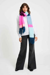 https://content.storeinfo.nl/applicatie/img/983/20250909141145_1438656_pomamsterdamshawlsmulticolourossjaalbrushedstripesblue1185296834.webp