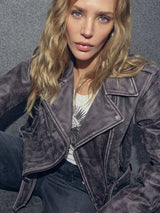 https://content.storeinfo.nl/applicatie/img/983/20250909145923_1447919_172460894MMColetteGrendelJeansGreyWash171110180MMNadineOSSDecoTeeEcru164680159MMCeliaBikerJacketFudge2.jpg