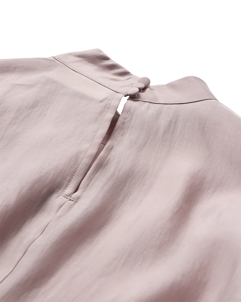 https://content.storeinfo.nl/applicatie/img/983/20250911105743_890658_packshot22069363030Details1CMMOLLYBLOUSE20Burnished20Lilac900x.webp