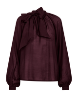 https://content.storeinfo.nl/applicatie/img/983/20250911110024_891061_packshot22069431368Front1CMTILLYBLOUSE20Windsor20Wine900x.webp