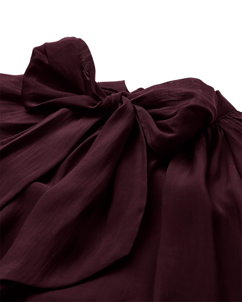 https://content.storeinfo.nl/applicatie/img/983/20250911110033_890699_packshot22069431368Details1CMTILLYBLOUSE20Windsor20Wine900x.webp