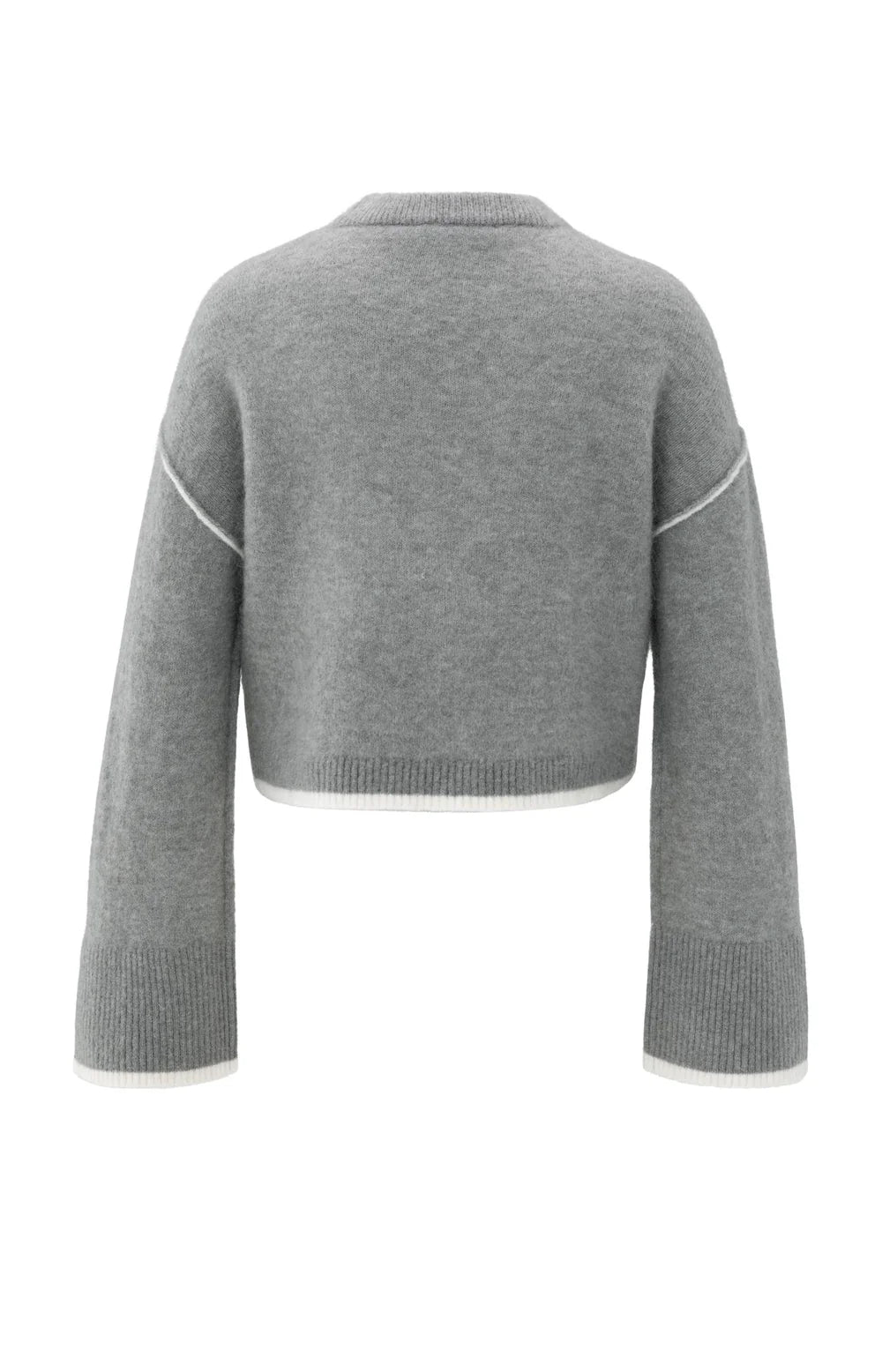 https://content.storeinfo.nl/applicatie/img/983/20251009125616_451920_knittedsweaterwithcontrastinglines15c4d1967044243f283a278fab6939f29.webp
