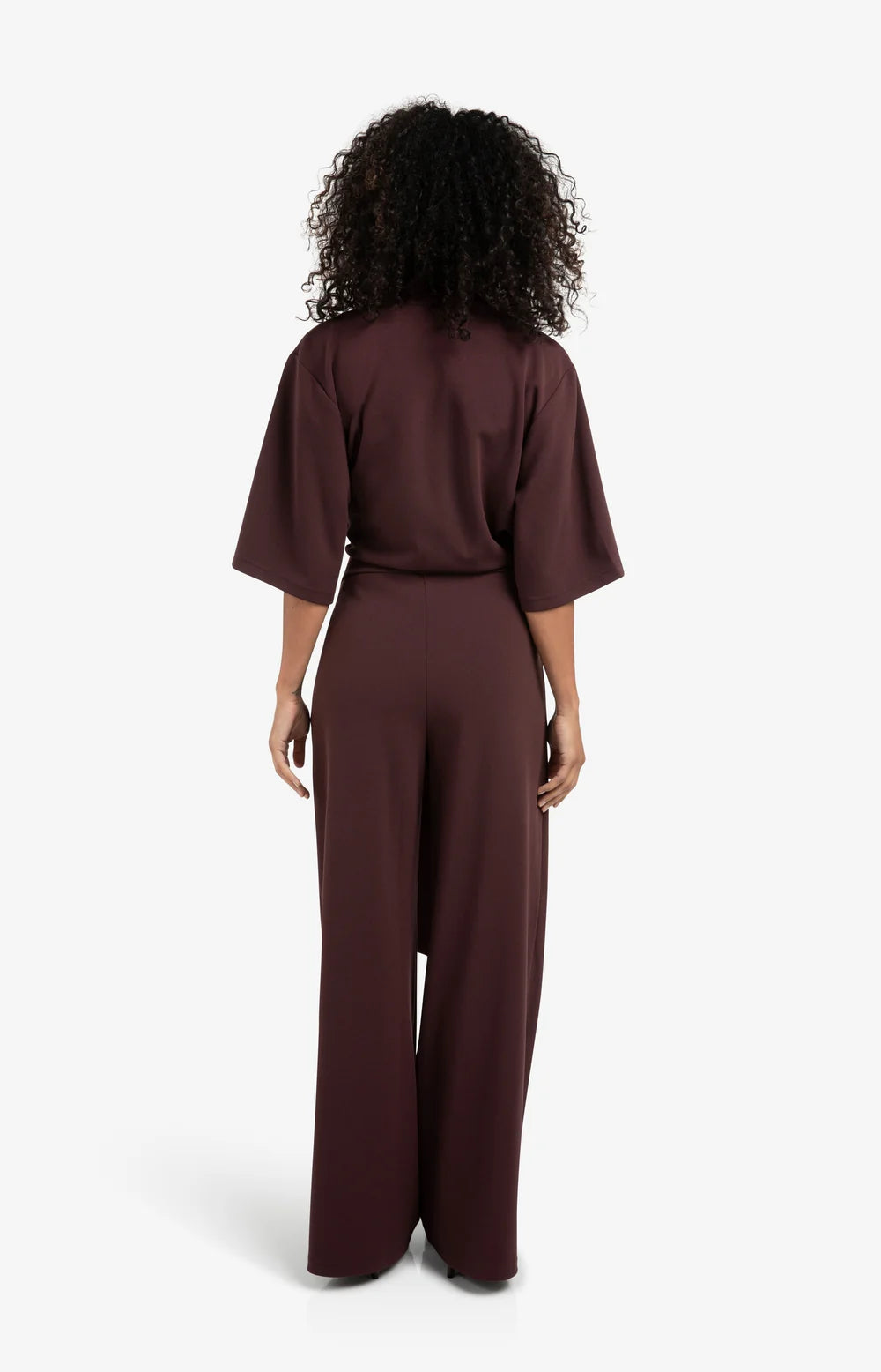 https://content.storeinfo.nl/applicatie/img/983/20251104193704_1637377_jerseyjumpsuitwithshortsleevesandtiebelt1.webp