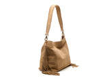 https://content.storeinfo.nl/applicatie/img/983/20260307123958_1067363_SuedeStormyFringesBigShoulderbagSand02.webp