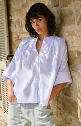 https://content.storeinfo.nl/applicatie/img/983/20260403112247_2996732_oversizedbatwingblousewithpleatsandwidesleeves.webp