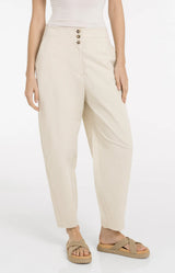 https://content.storeinfo.nl/applicatie/img/983/20260410110902_3361437_highwaistbarreltrouserswithbuttondetail1a36816870478440d9342197a1a345148.webp